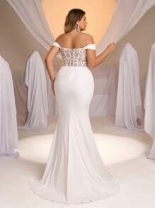 Glamrae Plus Size Elegant Off Shoulder Embroidered Form-Fitting Open Slit Train Wedding Dress, Bride - White - View 4