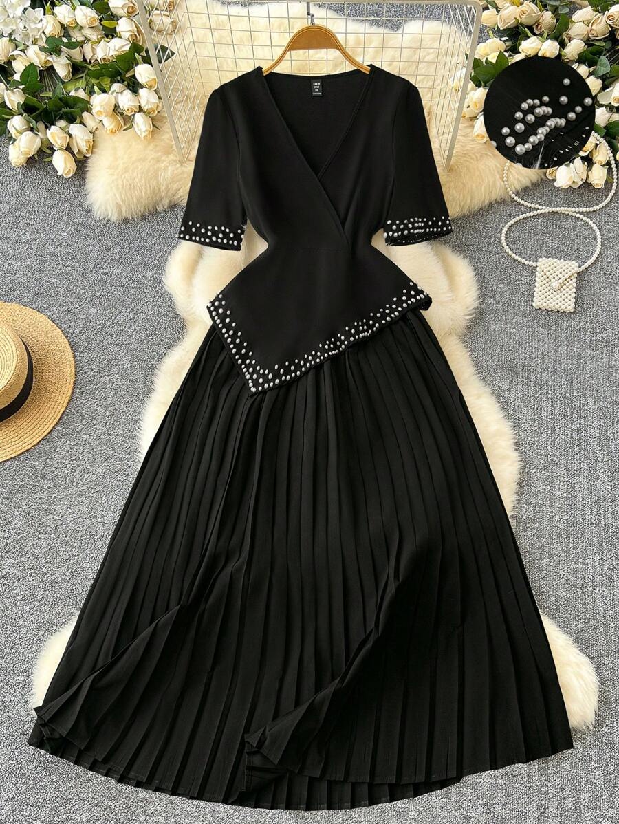 Rometta 精致优雅两件套加大码女式珍珠装饰短袖上衣和百褶裙 - 黑色 - 查看 1