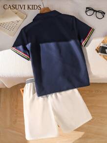 SHEIN Set di camicia a maniche corte con stampa e bordo a contrasto, e pantaloncini in vita elastica con cintura, per ragazzi più grandi