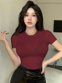 DAZY Casual Minimalist Solid Color Round Neck Fitted Short Sleeve Women T-Shirt - Burgundy - View 3