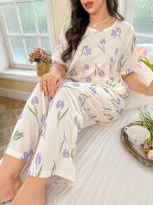 CottageSlumber طقم بيجامة مكون من ملابس علوية ذات رقبة مستديرة وأكمام قصيرة مطبوعة بطبعة زهور الزنبق الرومانسية وبنطلون، مقاس كبير