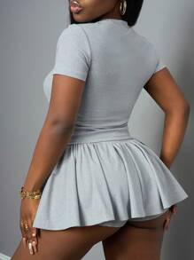 Slaydiva New Spring And Summer Casual Basic Style, Sports Style, Simple Round Neck, Short Sleeves, Pleated Short T-Shirt On Both Sides + A Swing Umbrella Skirt, Short On Both Sides, Front And Back, Medium Length, Light Gray Ribbed Knitted Fabric Plus Size Women's Plus Two Pieces Set,Holiday Outfits