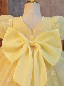 SHEIN Glamorique Kids Flower Girl Birthday Party Wedding Occasion Dress With Detachable Big Bow, Infant/Baby Girl Yellow Puff Sleeve Chiffon Ruffles Floral Mesh Princess Dress, Lightweight For Summer Beach Tropical Vacation Yellow Dress For Toddler Girl