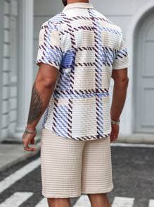 Manfinity Homme Conjunto casual de camisa polo de manga corta con estampado de cuadros y shorts para hombres