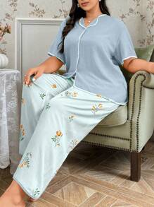 SHEIN Conjunto de pijama de mujer talla grande con estampado floral - Top sólido, pantalones estampados, vacaciones