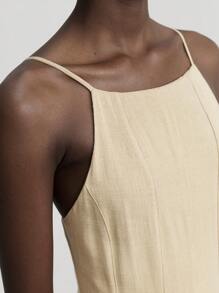 Ontre 2025 新款开叉设计女式卡其色细肩带条纹 A 字形连衣裙，休闲假日风格春夏 - 卡其色 - 查看 4