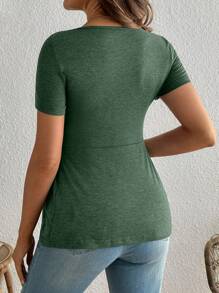 SHEIN Camiseta de manga corta con cuello en V liso para maternidad, de moda para el verano