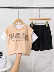 Ensemble de 3 pièces jeune garçon style sport décontracté preppy mignon. Comprend : un sweat-shirt à capuche sans manches oversize avec graphique anglais, un t-shirt oversize à manches courtes col rond, et un short. Convient pour le port quotidien, l'école, les voyages, les sports, le printemps et l'été. - Nude - Voir 1