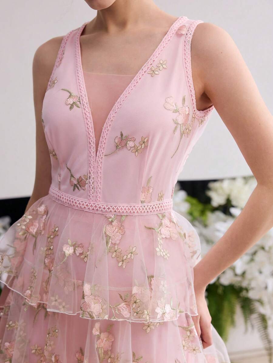 MOTF Soiréza EMBROIDERY CONTRAST MESH COCKTAIL DRESS