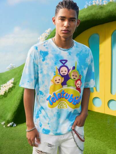 Teletubbies X SHEIN Camiseta de cuello redondo de manga corta con estampado de teñido anudado y gráfico de dibujos animados, para verano, para hombre