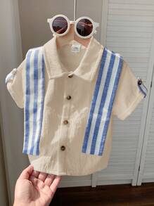 SHEIN مجموعة من قطعتين بنطلون قصير وقميص كاجوال للاطفال الولاد والبنات بشريط مناسب للربيع والصيف، للارتداء اليومي، للداخل والخارج