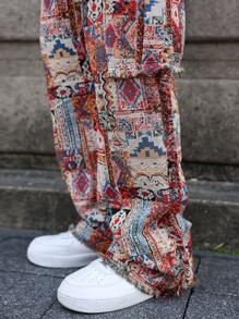 Manfinity EMRG Men's Street-Sport Style With An INS-Inspired Look, Featuring High-Street Bohemian Geometric-Pattern Yarn-Dyed Textured Jacquard Pants In An American Vintage Slight-Flared Cut With A Raw Hem. These Pants Are Perfect For Music Festivals, And Make A Great Gift For A Boyfriend Or Husband. They Bring A Streetstyle, Y2K Vibe To Any Wardrobe. Vintage American Style Men Geometric Print Cargo Pants With Pockets, Streetwear, Fall