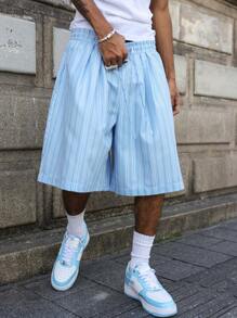 PAVTROS 男士街头运动风，灵感源自 INS，采用高街蓝色学院风竖条纹超宽松百慕大短裤设计。适合音乐节和日常穿着，是送给男朋友或老公的绝佳礼物。完美契合街头潮流和 Y2K 美学。男士夏季休闲条纹抽绳腰阔腿短裤、Y2K 男士服装、男士超大短裤、男士街头短裤、运动短裤、街头短裤、宽松短裤