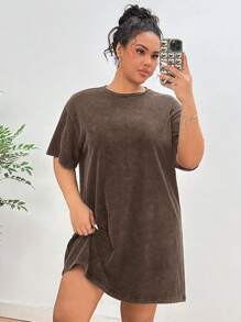 SHEIN EZwear 大码女式黑色休闲大码圆领宽松 T 恤连衣裙，采用复古酸洗和做旧效果，适合日常穿着和返校季节 - 棕色 - 查看 6
