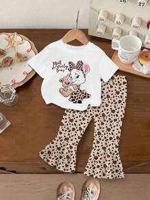 Conjunto de camiseta de manga corta con estampado gráfico de letras y pantalones abocinados con decoración en forma de corazón para bebé niña