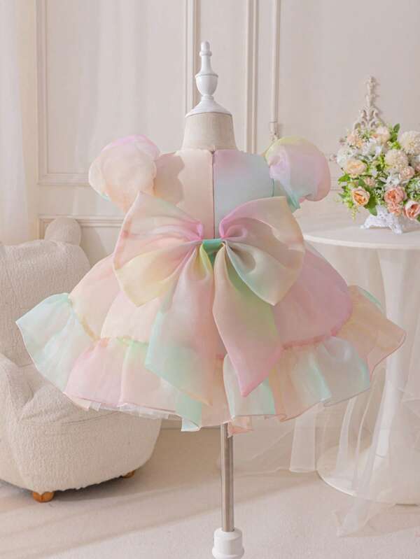 SHEIN Glamorique Kids Nunta Invitat Nunta Pageboy Fata de flori Petreceri elegante de aniversare, Nunti, Rochii de sarbatoare, Imprimeuri de tifon colorate pentru fete, Fuste mari cu fundita detasabile, potrivite pentru ocazii formale, spectacole pe scena, gazduire de petreceri sau ocazii speciale, realizarea de fotografii artistice pentru a le face mai naturale si mai frumoase, plaje in toate anotimpurile rochii pentru bebelusi rochii pentru bebelusi