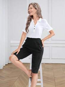 Miaspire Pantalones de verano/primavera casuales de largo medio para mujeres, con bolsillos con decoración de botones en tela negra, acortados
