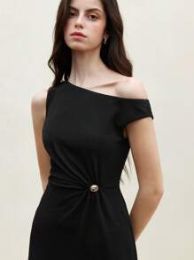 BizChic New Spring & Summer Women's Elegant Black Asymmetrical Neck Long Dress, Suitable For Daily, Work, Date, Commute, Vacation, Graduation, Wedding Events, With Metal Buckle