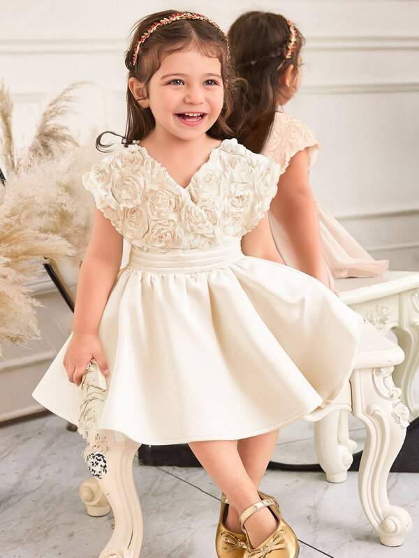 SHEIN فستان أنيق مناسب للبنت الرضيعة قصير الأكمام أسلوب قصر الملوك بياقة على شكل حرف V، طول متوسط