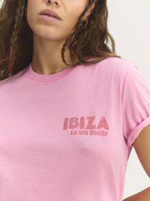 Nöista Camiseta rosa con diseño minimalista y letras sutiles, perfecta para un uso diario relajado, para capas o combinar con vaqueros para un look atemporal. - Rosa - Ver 3
