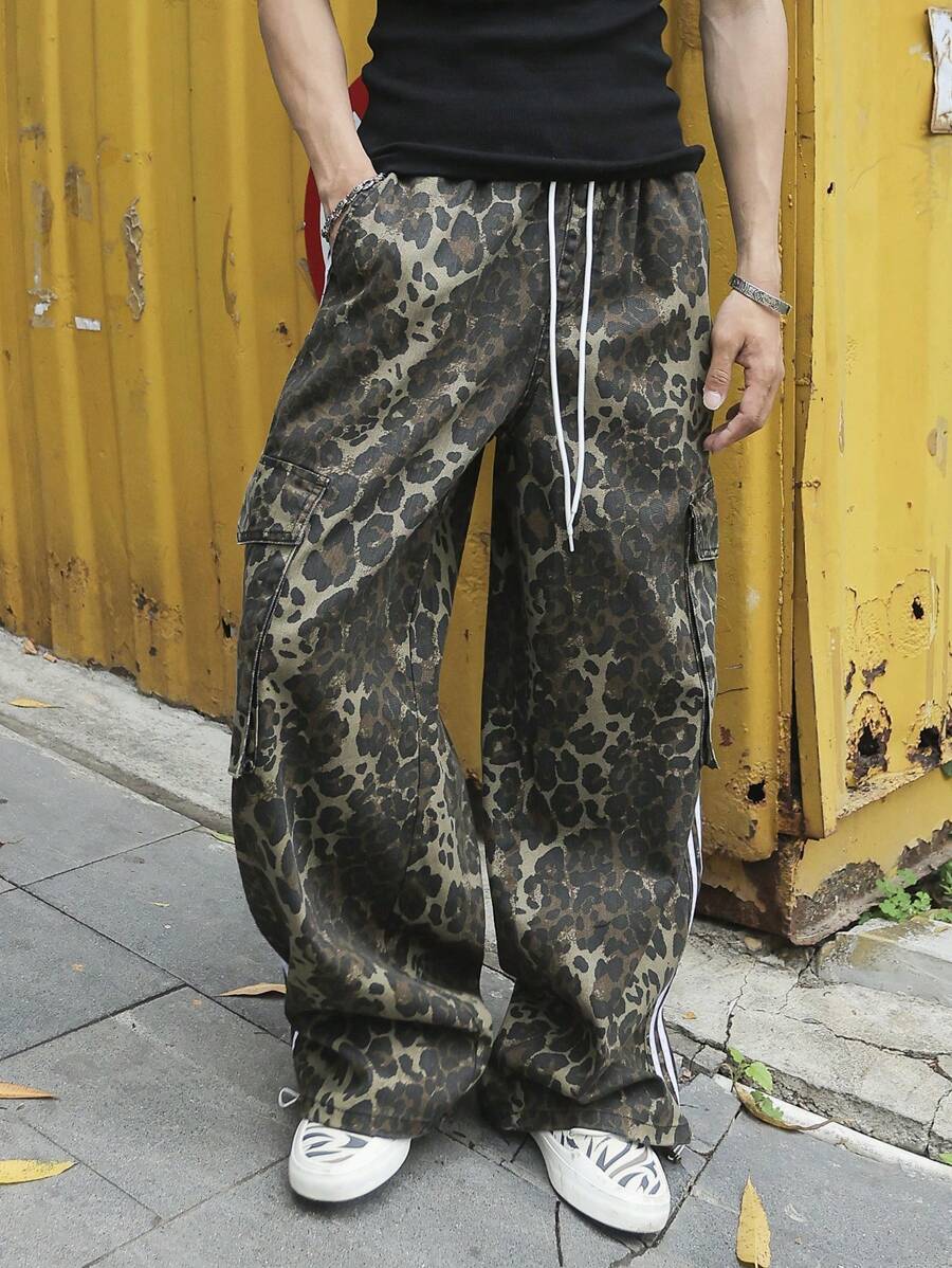 Manfinity EMRG 男式豹纹工装口袋宽松阔腿牛仔裤 - 彩色 - 查看 1