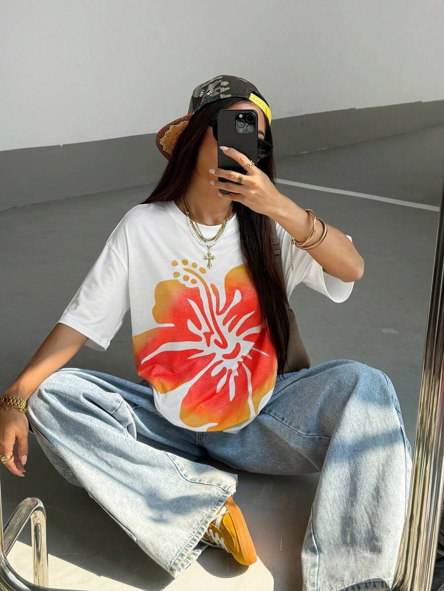SHEIN Unity Camiseta con estampado floral y hombros caídos para mujer - Blanco - Ver 1