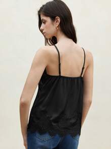 SHEIN BIZwear 女士蕾丝领装饰吊带背心，现代优雅都市通勤日常百搭浪漫90年代复古风，适合圣诞节、新年、情人节、派对、海滩、毕业典礼、时尚、嘉年华、假日、婚礼宾客、早午餐、机场等多种场合。 - 黑色 - 查看 7