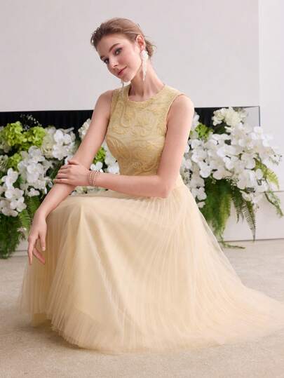 MOTF Soiréza 贴花对比网眼鸡尾酒会礼服