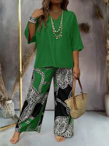SHEIN PETITE 2pcs Plus Size Women Casual Solid V-Neck Short Sleeve Top And Printed Pants Set, Suitable For Curvy Ladies