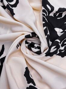 SHEIN VCAY Damen Große Größen Jumpsuit mit Blume Muster und Twist Design ohne Ärmel