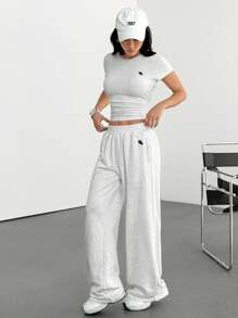 Muchica Seturi de 2 piese pentru femei, gri, cu detalii brodate, top și pantaloni cu mânecă scurtă, lenjerie de casă pentru femei - Gri deschis - Vizualizare 5