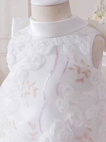 SHEIN Glamorique Kids Abito da damigella bianco da sposa con fiori bianchi 3D ricamati per bambine, abito a sacco con colletto in raso e fiocco grande, elegante outfit da festa per bambine