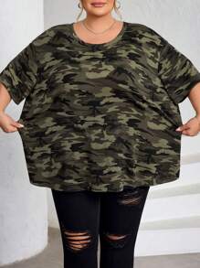 SHEIN CURVE+ 加大码女式迷彩印花圆领短袖休闲T恤，适合春夏旅行，适合夏季，曲线加大，波西米亚风度假