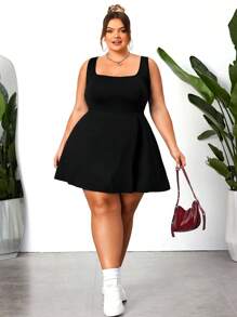SHEIN CURVE+ 大码女式纯色方领运动休闲夏季紧身连衣裙、短裙、健身短裤、骑行短裤、女式背带裤、加大码、波西米亚风度假海滩装/沙滩裙/海滩度假装/海滩必备品/毕业/茶会礼服 - 黑色 - 查看 3