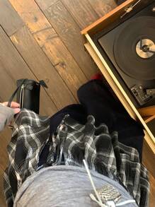 DAZY 女款格紋裝飾休閒校園風裙 - 黑與白 - 查看 3