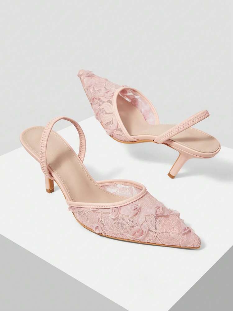 SAPATOS DE SALTO FINO COM BICO PONTUDO DE RENDA
