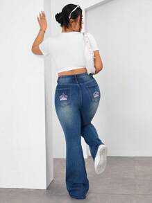 CovetEZ Plus Size Women Crown Graphic Patch Pocket Flared Casual Versatile Jeans - Blue - View 5