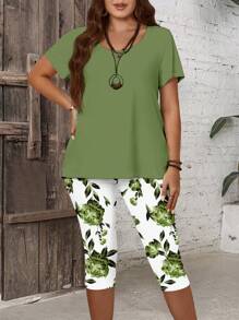 EMERY ROSE 2pcs Plus Size Women Green Round Neck Short Sleeve T-Shirt With Floral Print And Capri Pants Set, Suitable For Summer ,Flower/Vacation/Spring - Green - View 1