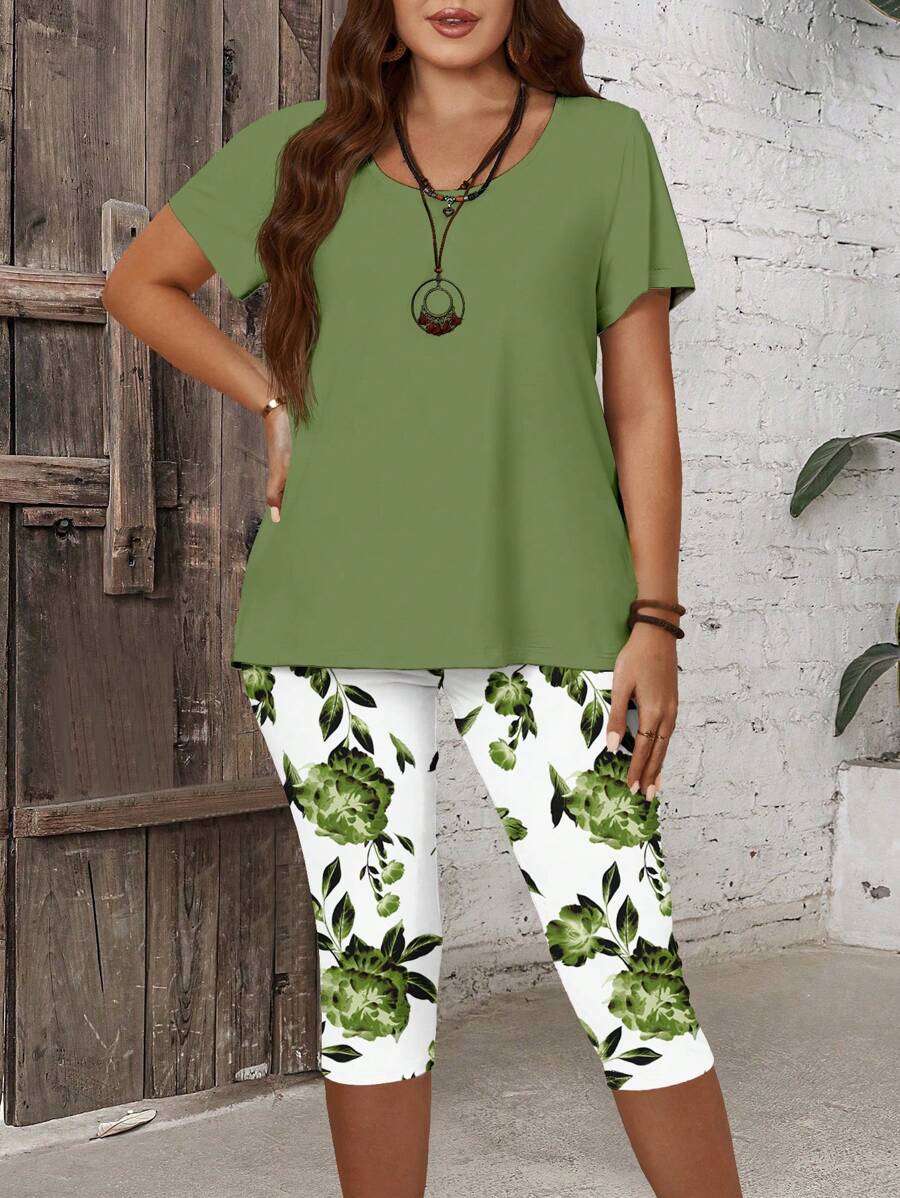 EMERY ROSE 2pcs Plus Size Women Green Round Neck Short Sleeve T-Shirt With Floral Print And Capri Pants Set, Suitable For Summer ,Flower/Vacation/Spring - Green - View 1