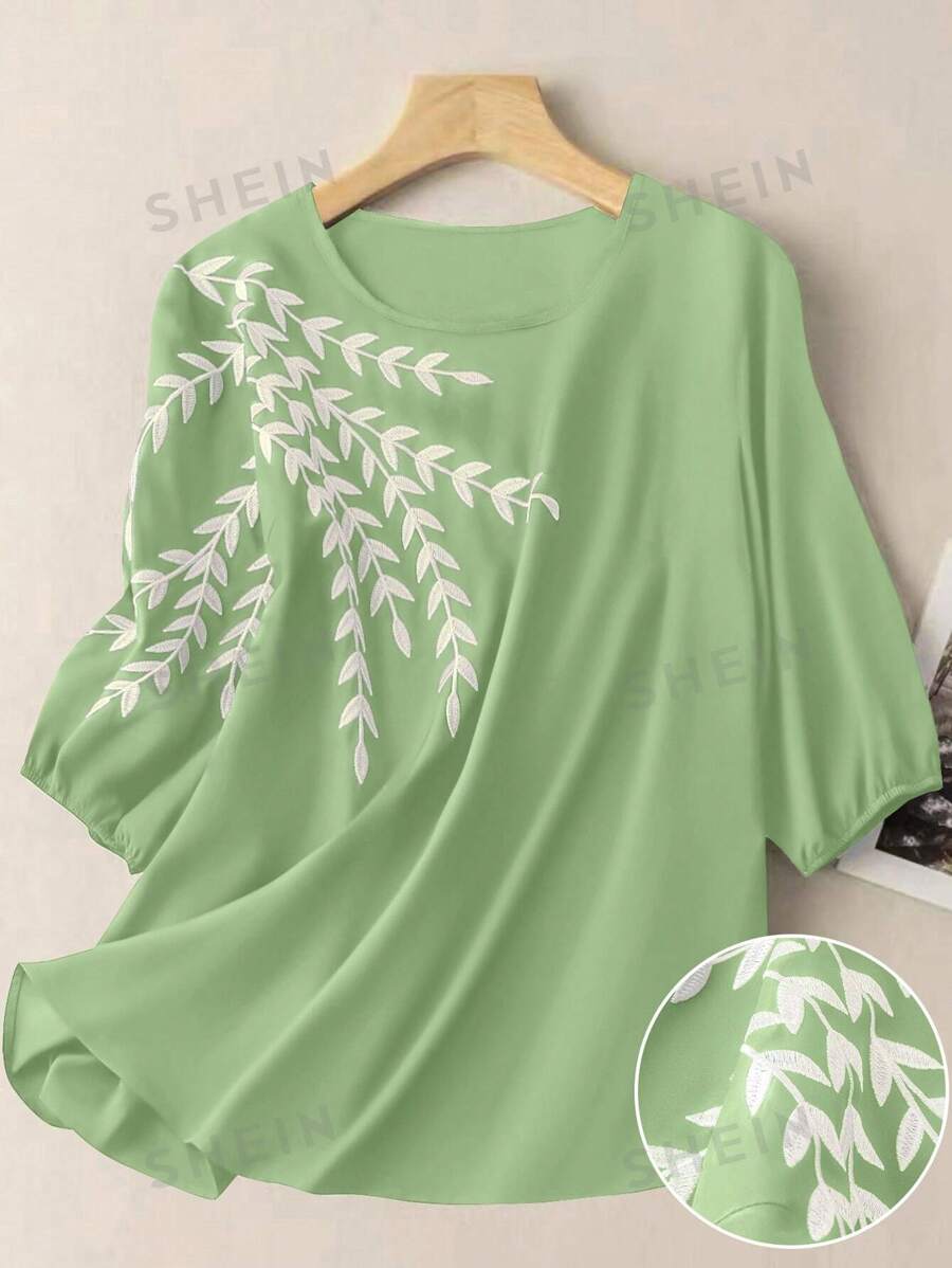 SHEIN LUNE Camisa de mujer de talla grande elegante con cuello de contraste, cordón y estampado