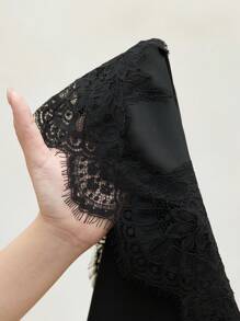 SHEIN BIZwear 女士蕾丝领装饰吊带背心，现代优雅都市通勤日常百搭浪漫90年代复古风，适合圣诞节、新年、情人节、派对、海滩、毕业典礼、时尚、嘉年华、假日、婚礼宾客、早午餐、机场等多种场合。 - 黑色 - 查看 10
