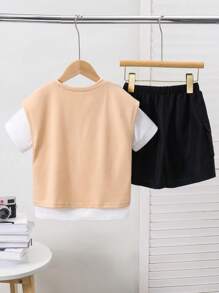 Ensemble de 3 pièces jeune garçon style sport décontracté preppy mignon. Comprend : un sweat-shirt à capuche sans manches oversize avec graphique anglais, un t-shirt oversize à manches courtes col rond, et un short. Convient pour le port quotidien, l'école, les voyages, les sports, le printemps et l'été. - Nude - Voir 4