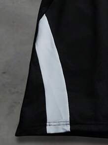 PAVTROS 男士运动休闲短袖套装，黑白拼色拼接上衣，不对称剪裁彰显时尚，适合运动休闲穿着。是送给男朋友或家人的绝佳礼物 男士 S S 男士两件套 S 男士短裤套装 男士短款套装 男士短款套装 男士两件套短款套装 - 黑與白 - 查看 5