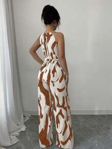 SHEIN Elenzya 女式印花面料腰部收紧连身裤，带挂脖领，优雅适合度假和日常穿着 - 卡其色 - 查看 2