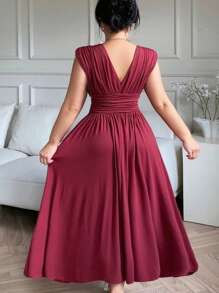 Dazy Plus 1pc Plus Size Solid Color V-Neck Pleated Sleeveless Midi Dress For Women Milkmaid Dress,Formal Women Dresses