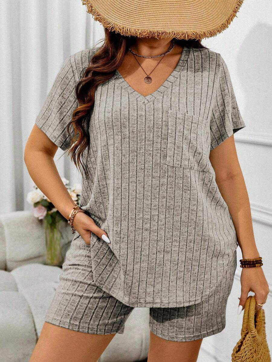 Flirla Set de 2 piezas de talla grande con camiseta de manga corta de bolsillo unicolor de cuello en V y shorts casuales para mujer - Camel - Ver 1