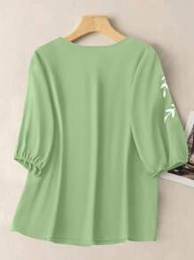 SHEIN LUNE Camisa de mujer de talla grande elegante con cuello de contraste, cordón y estampado