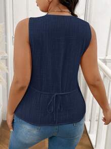 SHEIN Frenchy Blusa sin mangas de talla grande para mujer, de unicolor, con botones decorativos. Blusa de lino, con hebilla decorativa en la parte delantera. Blusa con abertura frontal, simple, elegante, estilo viejo de dinero. Tela natural y cómoda, buena permeabilidad al aire, adecuada para el uso diario y vestimenta de vacaciones.
