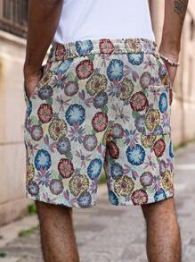 Manfinity RSRT 男士休闲日常短裤，是海滨度假的完美之选。这款短裤采用INS风格的波西米亚几何彩色图案提花面料，搭配松紧腰带，时尚百搭。无论是夏威夷海滩度假、音乐节还是日常穿着，这款短裤都是理想之选，也是送给男友或丈夫的绝佳礼物。此外，还有一款印花男士宽松口袋休闲短裤，风格百搭，适合度假海滩穿着。