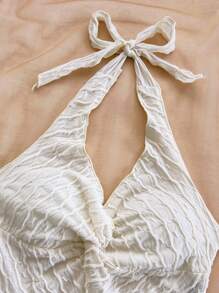 Soleia Top ajustado sin espalda con cuello de halter, nudo delantero y textura de punto en color beige, apto para fiesta, cita, té de la tarde, playa, atuendo de verano